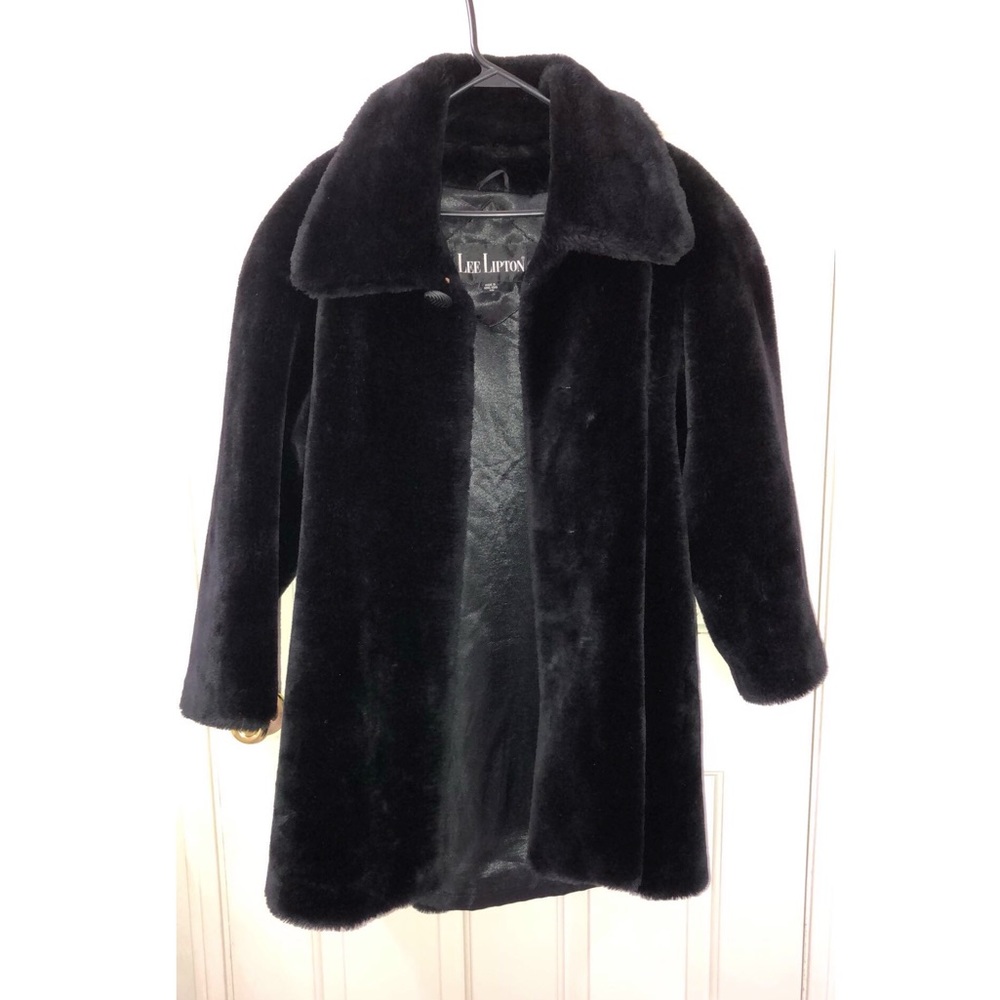 Black Faux fur coat ✨